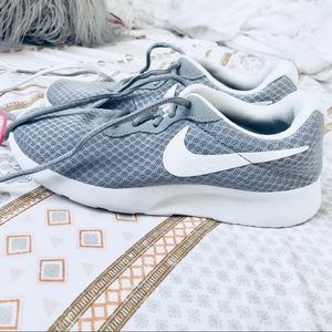 Women’s size 6 Nike’s